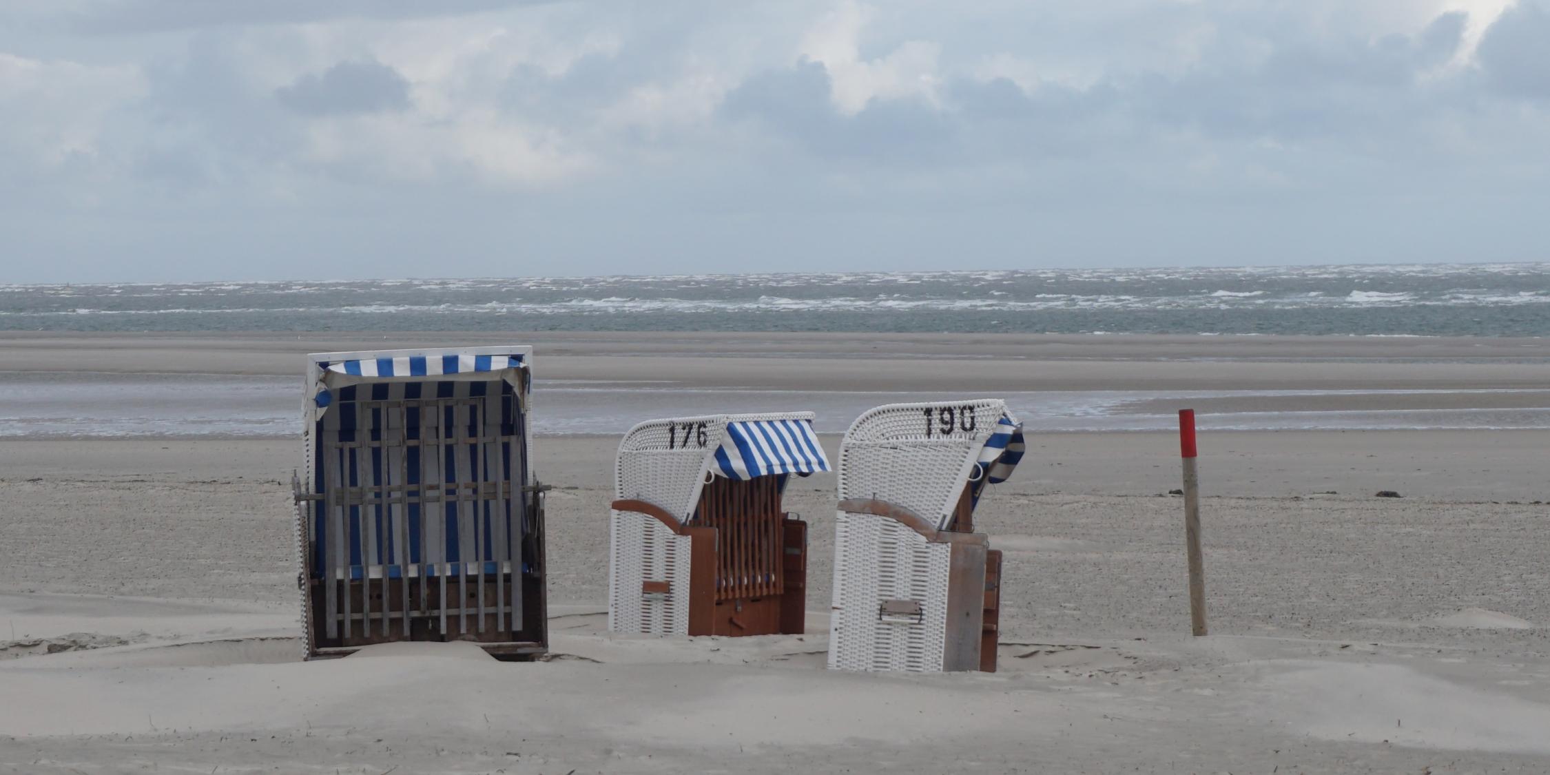 Strandkörbe am Strand