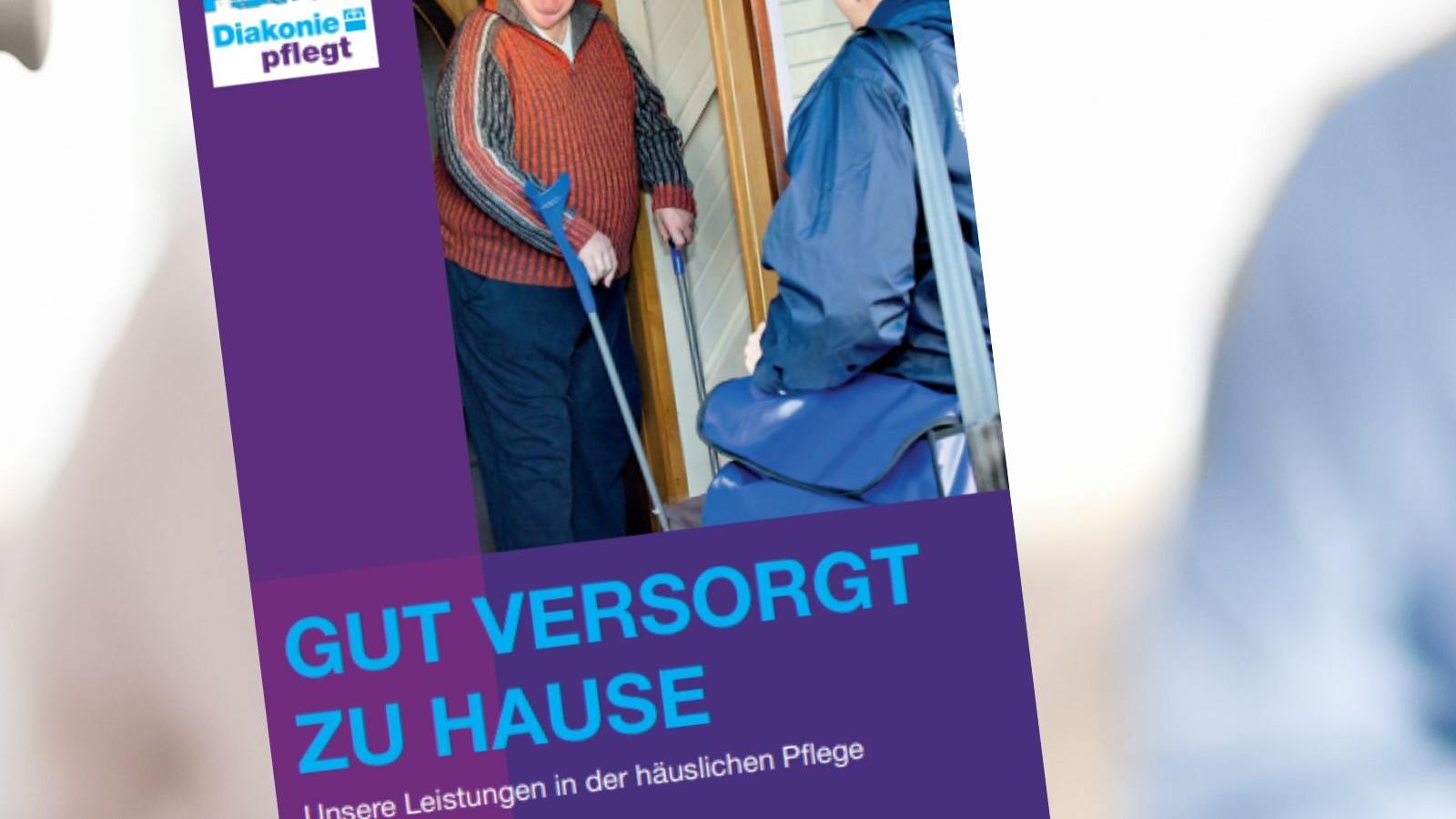 Eine Broschüre von 'Diakonie pflegt' vor einem verschwommenen Hintergrund.