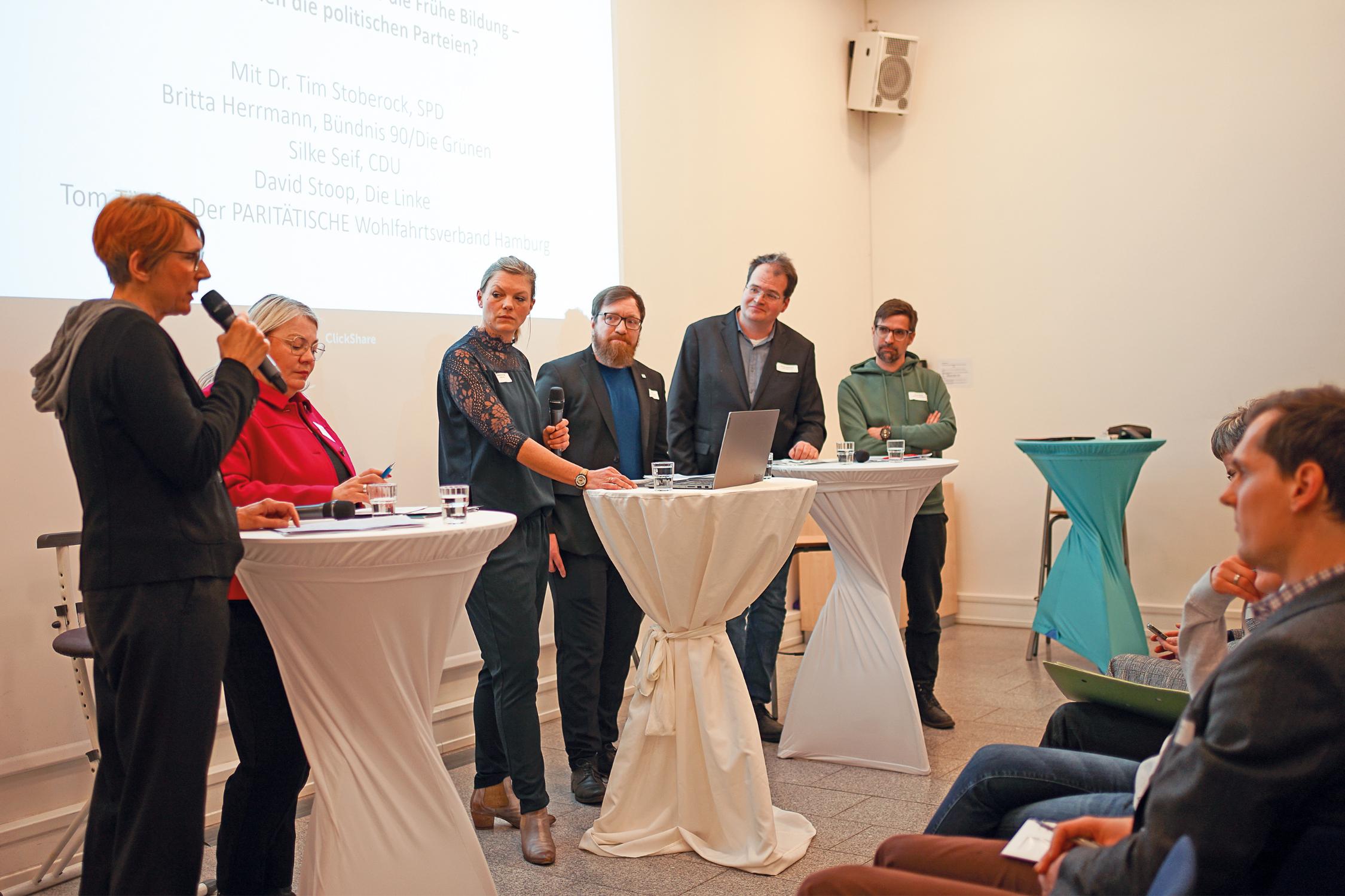 Politiker bei der Diskussion zum Kitagutschein