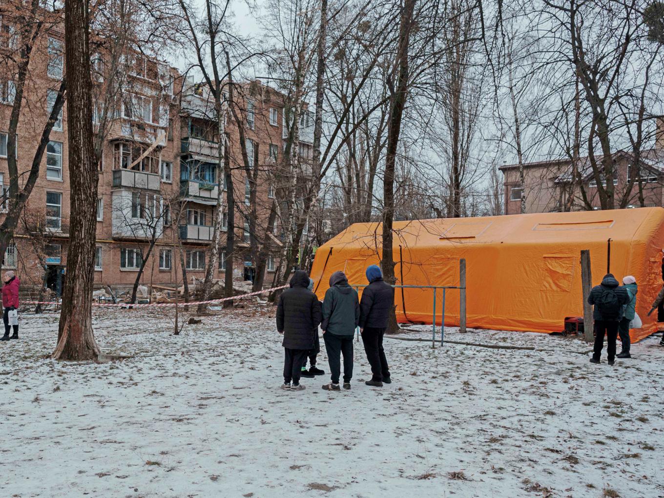 Zerstörte Häuser in Kiew nach russischem Angriff