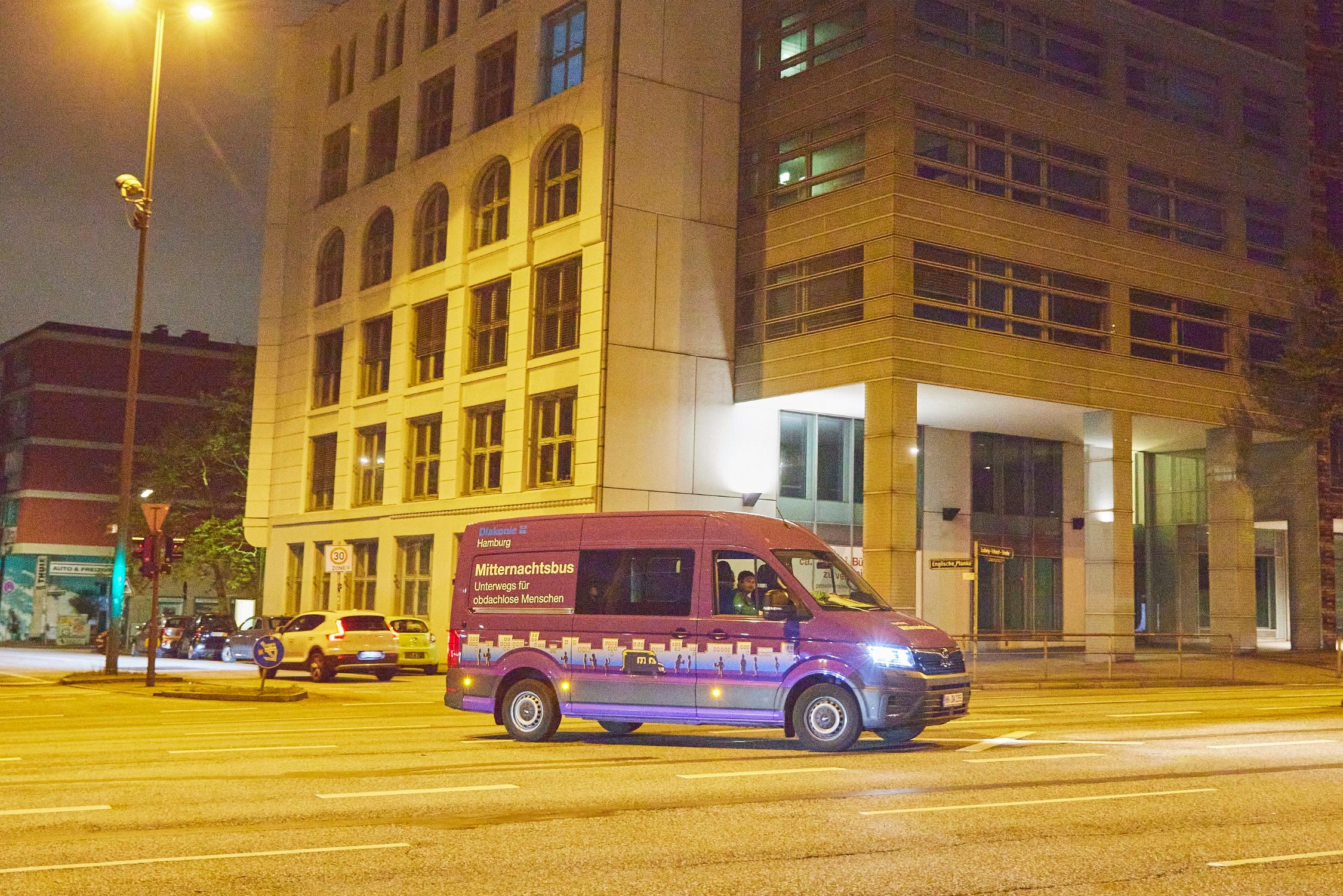 Der Mitternachtsbus ist unterwegs für obdachlose Menschen in Hamburg.