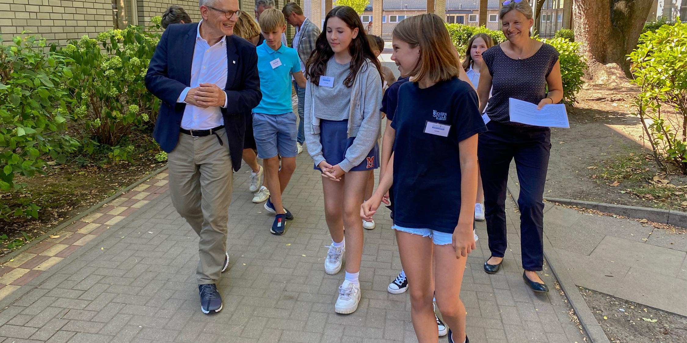 Lilie-Besuch-Diakonie-Hamburg